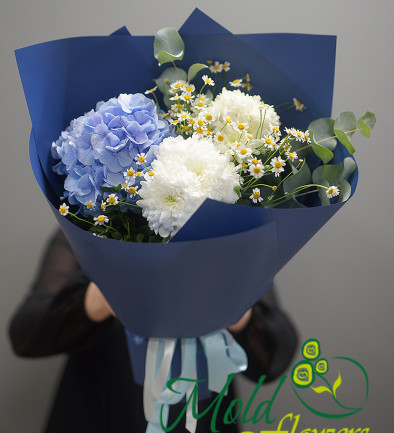 Bouquet of Blue Hydrangeas and Wild Daisies "Ocean of Love" photo 394x433